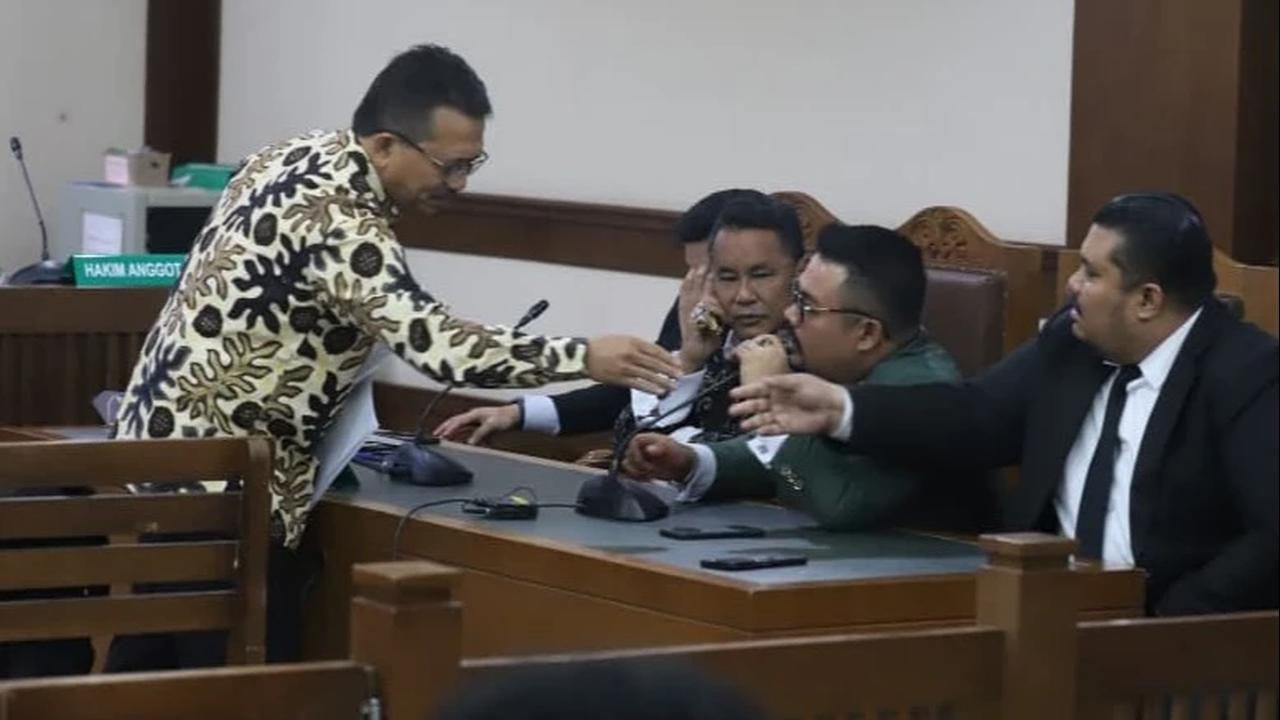 FOTO: Sidang Perdata Ungkap Mandat Penjualan Obligasi dan MTN CMNP