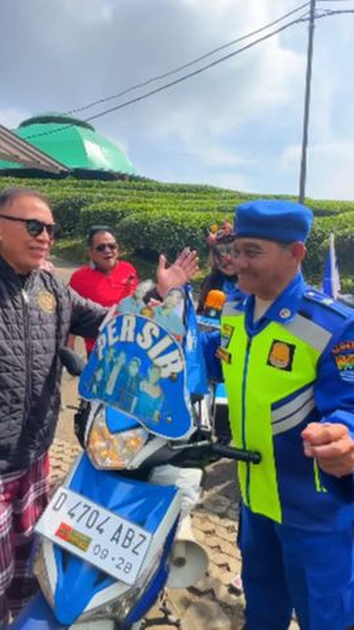 "‘Jenderal Rukandi’ begitu bobotoh mengenal dan menyapa dirinya, bagi beliau meskipun tahun ini belum tuntas sepenuhnya tetapi telah memberikan makna yang mendalam," tulis Iwan dalam salah satu unggahannya pada akun Instagram @mochamadiriawan84.