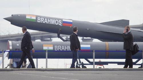 Rudal BrahMos Buatan India-Rusia
