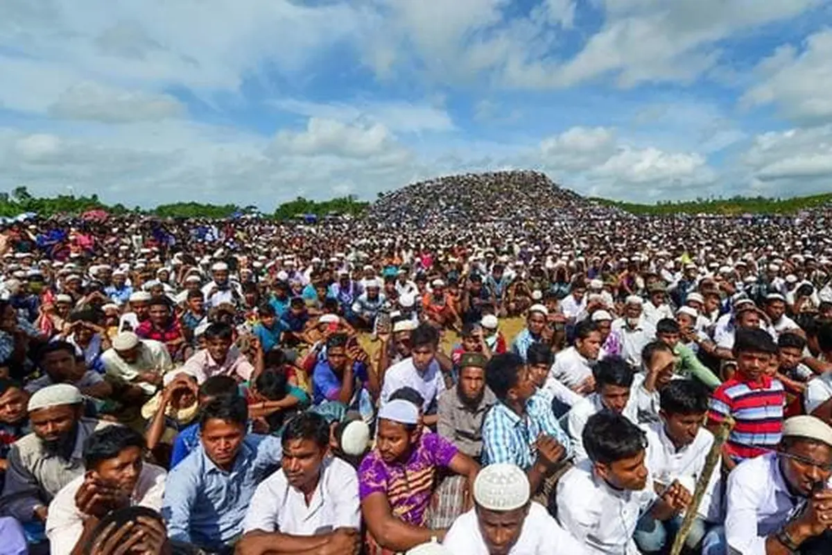 Sekitar 200.000 Rohingya berunjuk rasa di kamp pengungsian Bangladesh memperingati 'Hari Genosida'. (AFP)