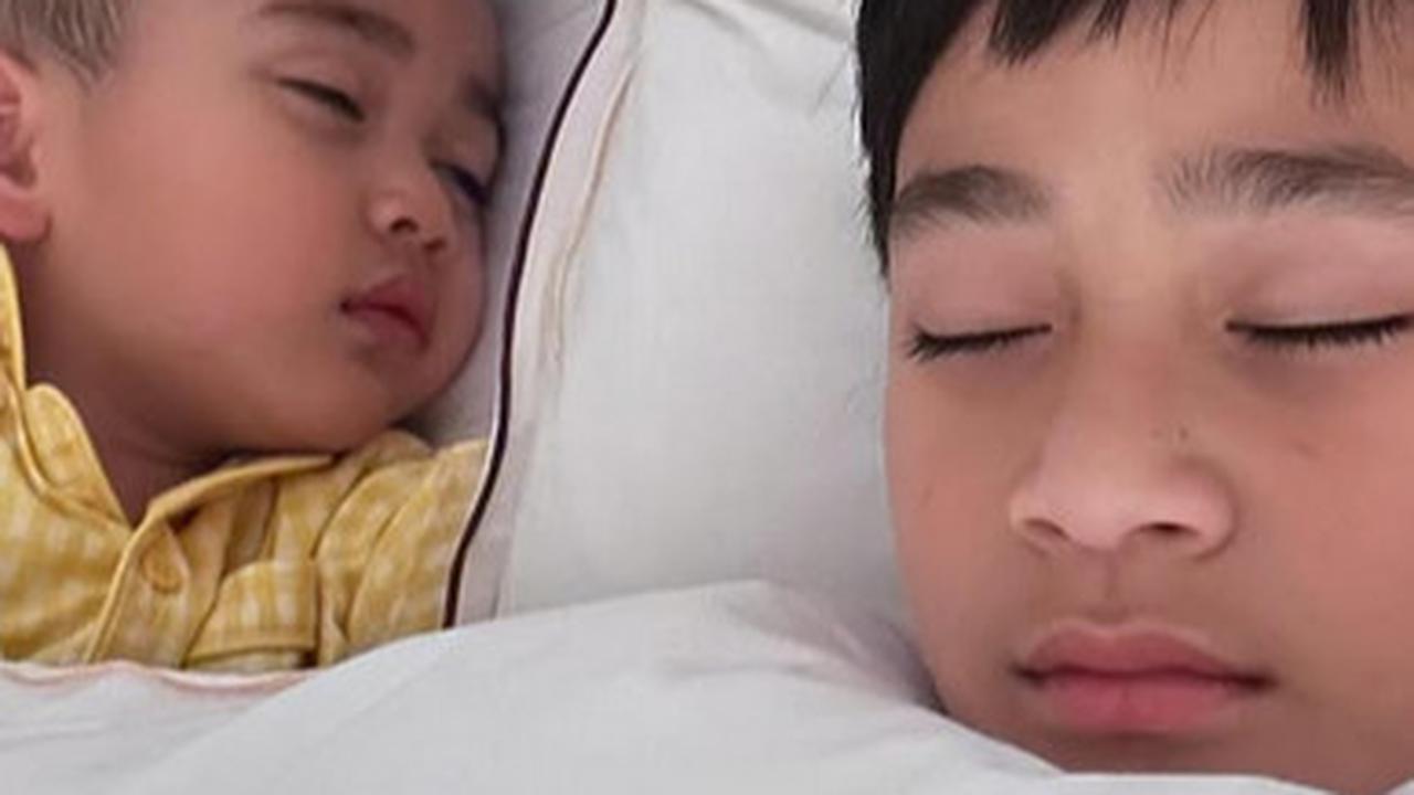 Sudah Kembali dari Jepang, Potret Rayyanza Tidur Bareng Rafathar - Duo Ganteng Jagoan Raffi Ahmad & Nagita Slavina