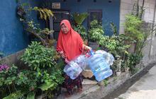 PDAM Mati dan Sumur Mengering,  Warga Depok Dapat Bantuan Air Bersih