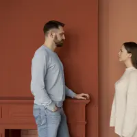 Ketika teman kencan hilang dan muncul dalam beberapa bulan kemudian, itu dinamakan submarining relationship. (Foto: Freepik)