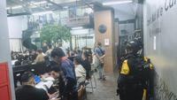 Brimob Kawal Penggerebekan Judi Online Jaringan Internasional di Hayam Wuruk (Istimewa)