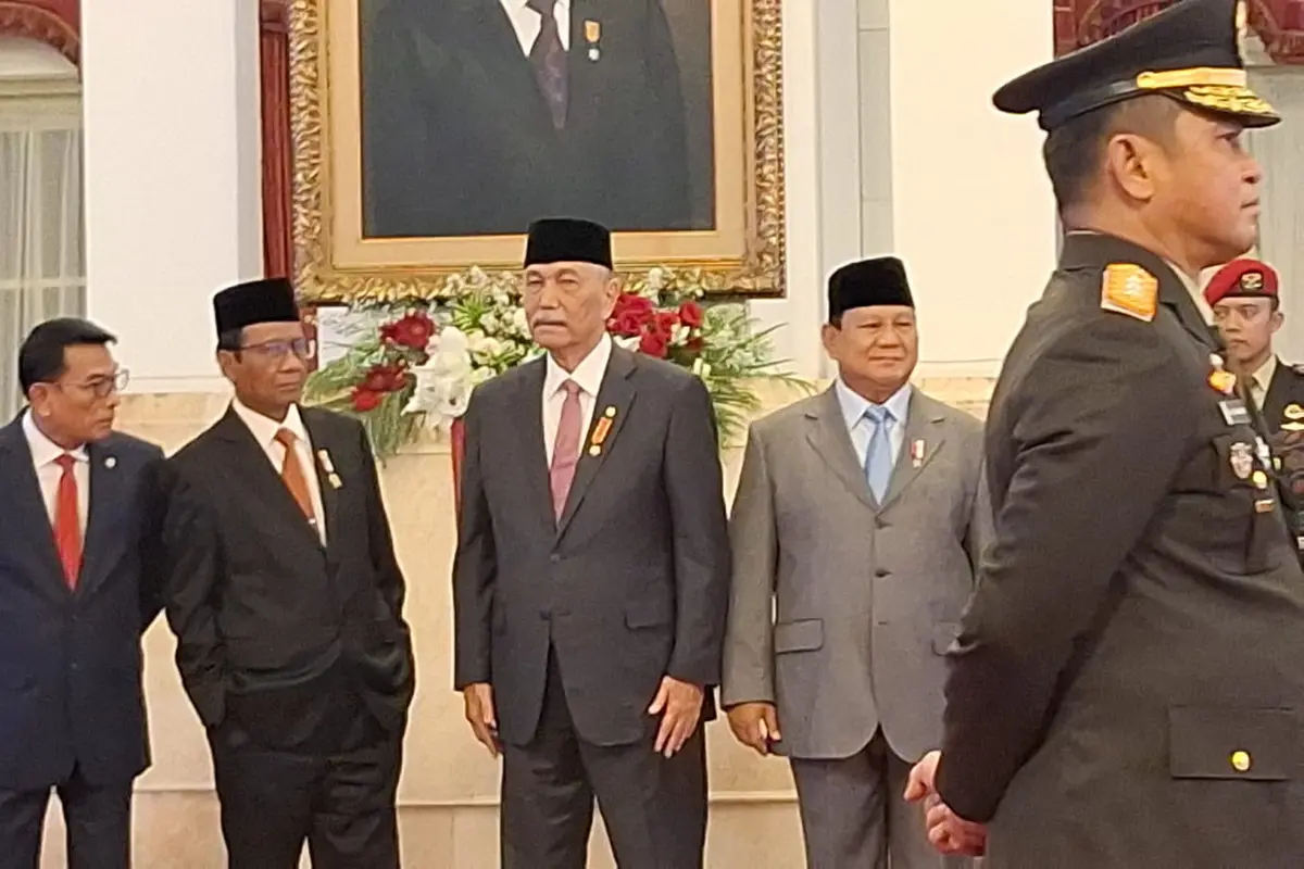 Menteri Koordinator Bidang Kemaritiman dan Investasi Luhut Binsar Pandjaitan menghadiri pelantikan menantunya, Jenderal Maruli Simanjuntak menjadi Kepala Staf Angkatan Darat (KSAD) di Istana Negara Jakarta, Rabu (29/11/2023).
