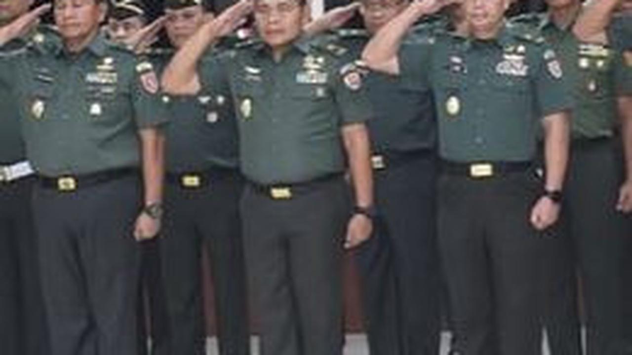 Sedangkan, 21 perwira tinggi (pati) lainnya mendapat kenaikan pangkat menjadi Brigadir Jenderal atau Jenderal Bintang satu.