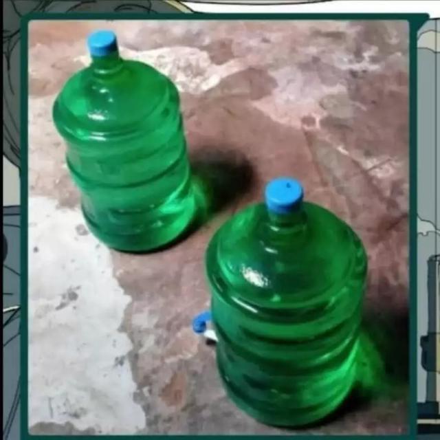 6 Potret Air Galon Nyeleneh Ini Bikin Tepuk Jidat, Jadi Malas Minum