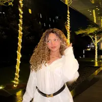 Amel Carla mencuri perhatian dengan tampilan terbarunya. [@amelcarla].