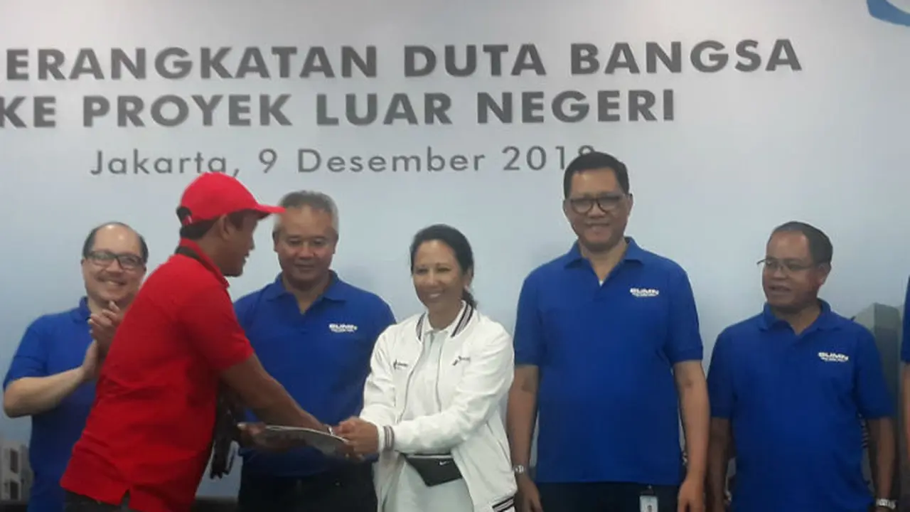Menteri Badan Usaha Milik Negara (BUMN), Rini Soemarno menghadiri upacara pelepasan duta bangsa atau pekerja konstuksi Indonesia PT Wijaya Karya Persero Tbk (WIKA). Dok Merdeka.com/Dwi Aditya Putra