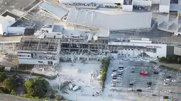 Gambar udara ini menunjukkan AEON Mall yang rusak akibat gempa bumi di Kashima, prefektur Kumamoto, Jepang selatan, Selasa, 28 Juli 2026. (Kyodo News via AP)