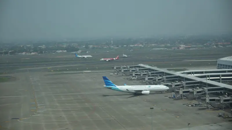 Landasan pacu (runway 3) Bandara Internasional Soekarno Hatta di Tangerang, resmi beroperasi pada Jumat, 20 Desember 2019. Liputan6.com/Pramita