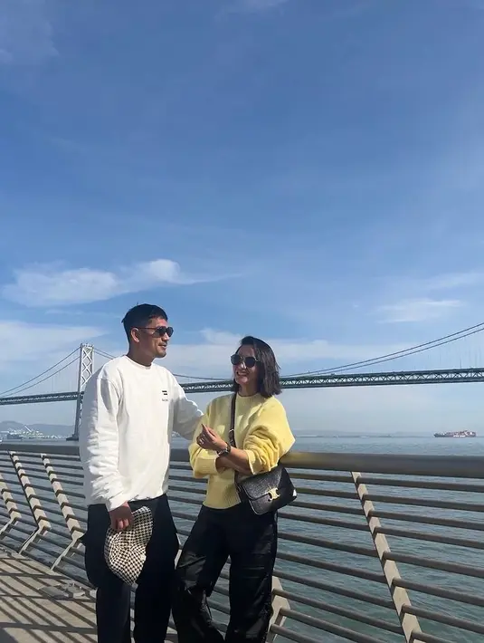 Ya, mensyukuri segala hal yang dimiliki disebut Ririn membuatnya bahagia. [Foto: Instagram/ririnekawati]