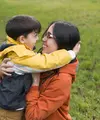 Perasaan khawatir kepada anak sebenarnya wajar karena muncul dari rasa sayang dan keinginan untuk melindungi. (Foto/dok: Freepik)