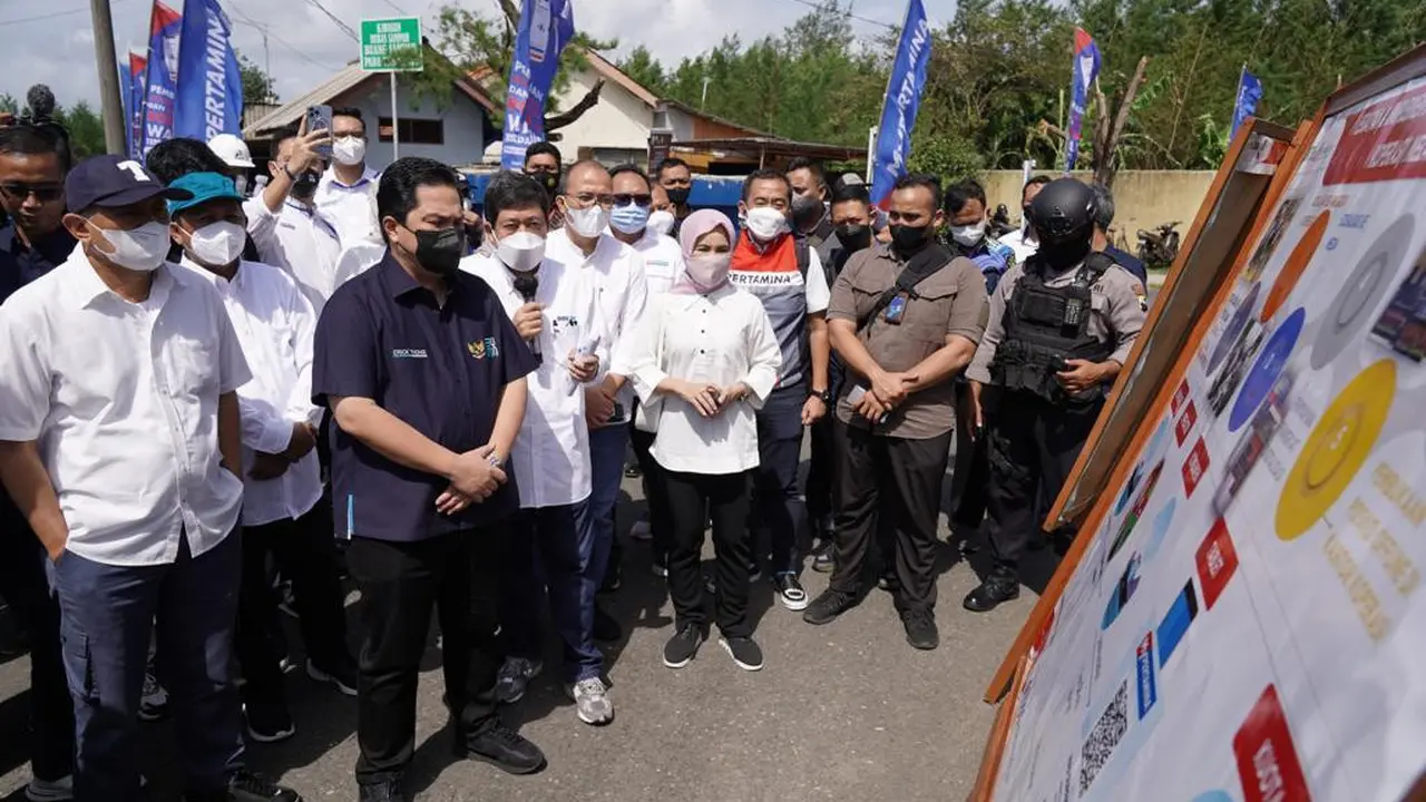 Menteri BUMN Erick Thohir dan Menteri Koperasi dan UKM Teten Masduki resmi meluncurkan program Solusi Nelayan di Cilacap, Jawa Tengah, Sabtu (17/9/2022).