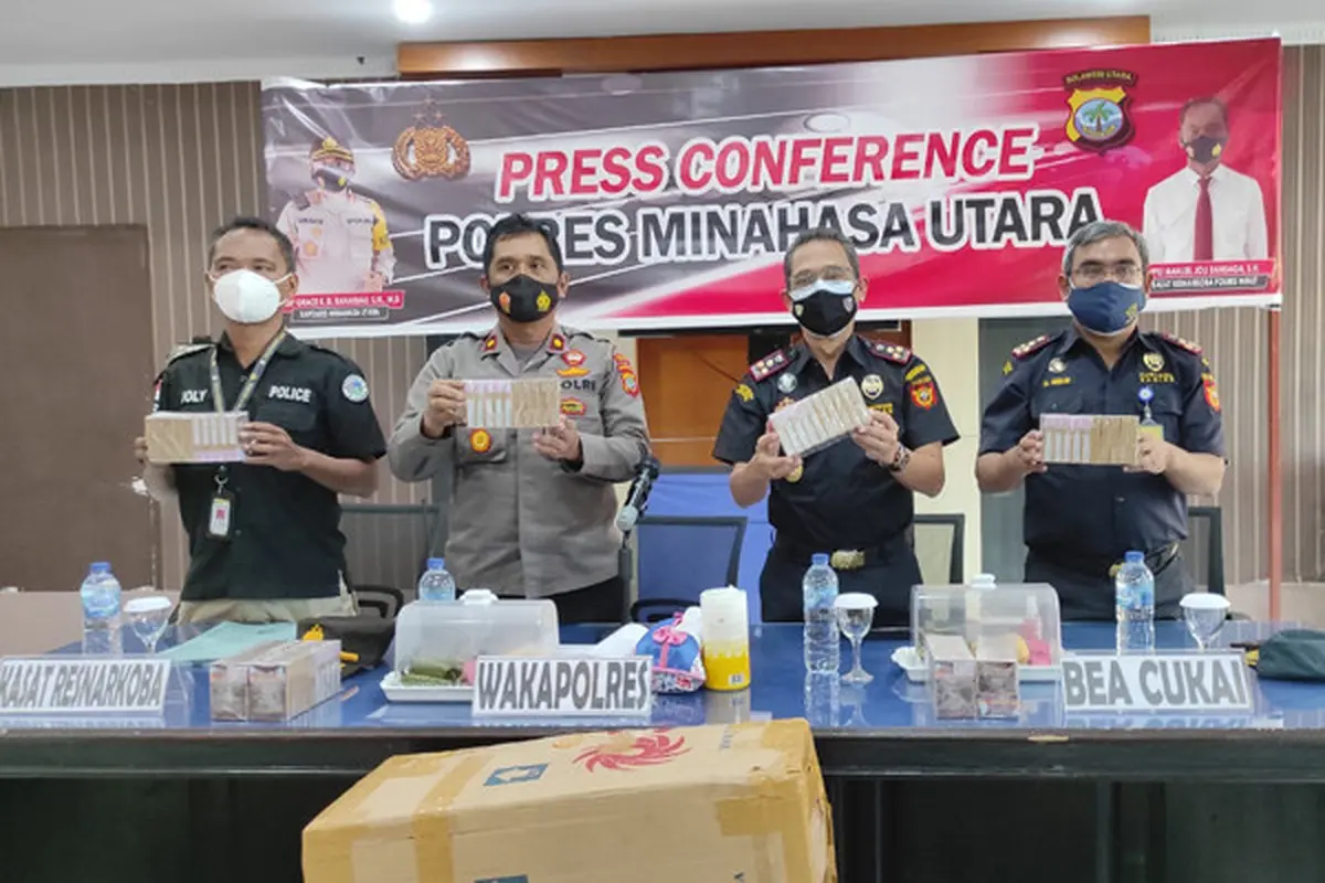 Pengungkapan kasus tersebut kemudian dibeber melalui konferensi pers di Mapolres Minahasa Utara, Sabtu (03/7/2021), bersama pihak Bea Cukai Manado dan Bitung.