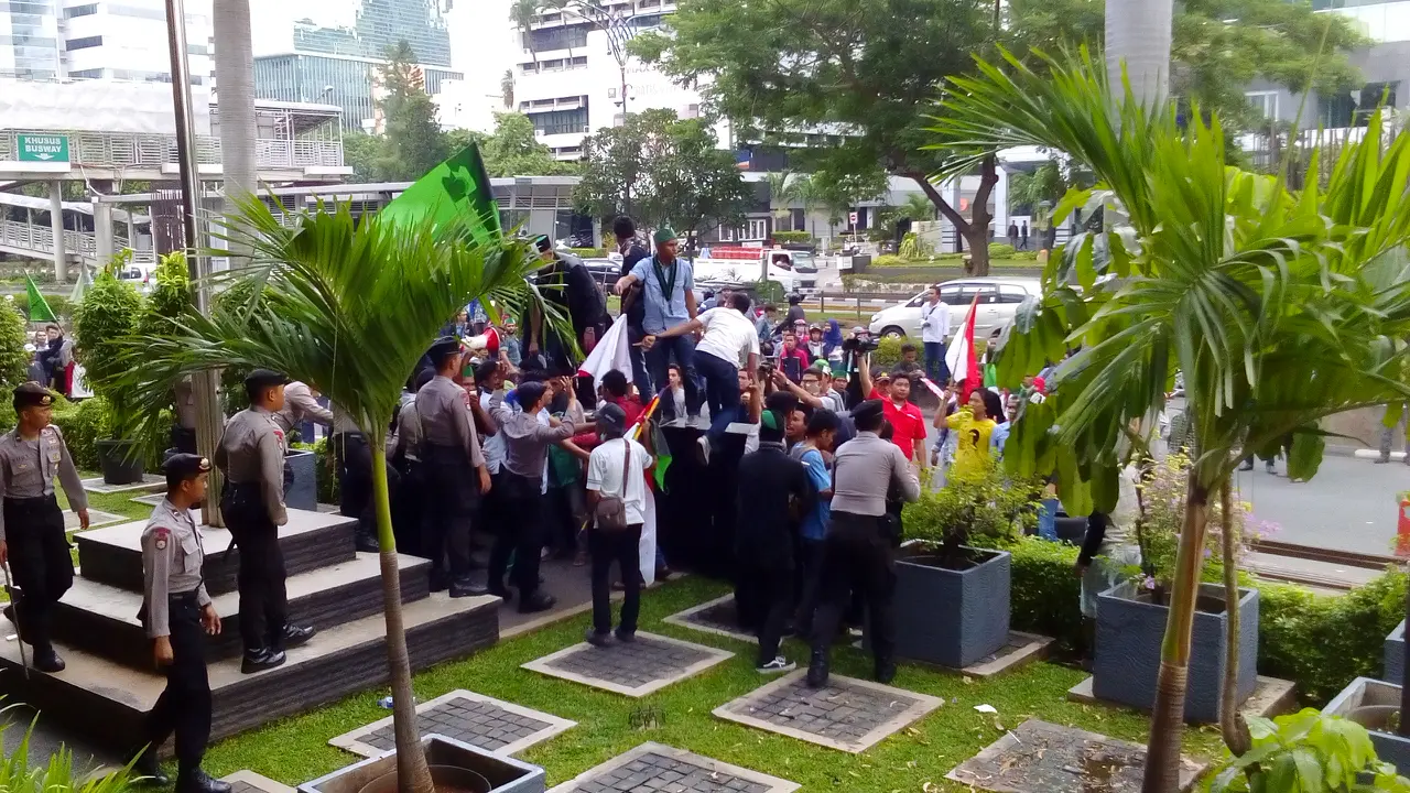 Massa HMI geruduk KPK