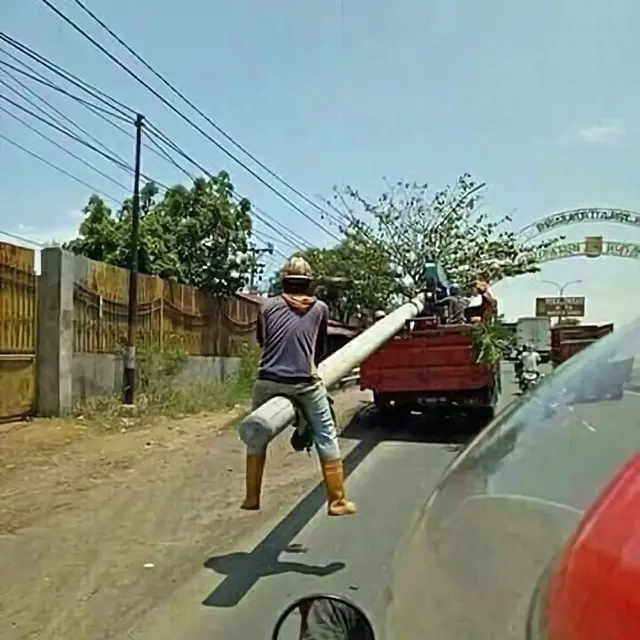 10 Potret Nyeleneh Orang Kelewat Santai dalam Berbagai Keadaan Ini Kocak