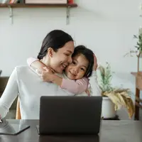 Bahaya Main Tangan pada Anak, Ketahui Resiko Besarnya!