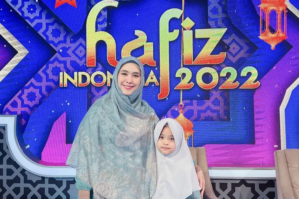Potret Maryam, anak Oki Setiana Dewi yang hafal Al-Quran