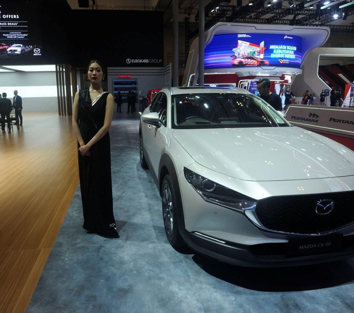 Melalui pameran ini, pengunjung dapat menikmati berbagai inovasi terkini di industri otomotif, mulai dari teknologi ramah lingkungan, kendaraan listrik, hingga fitur-fitur canggih yang mempermudah pengalaman berkendara. Foto: merdeka.com / Arie Basuki<br