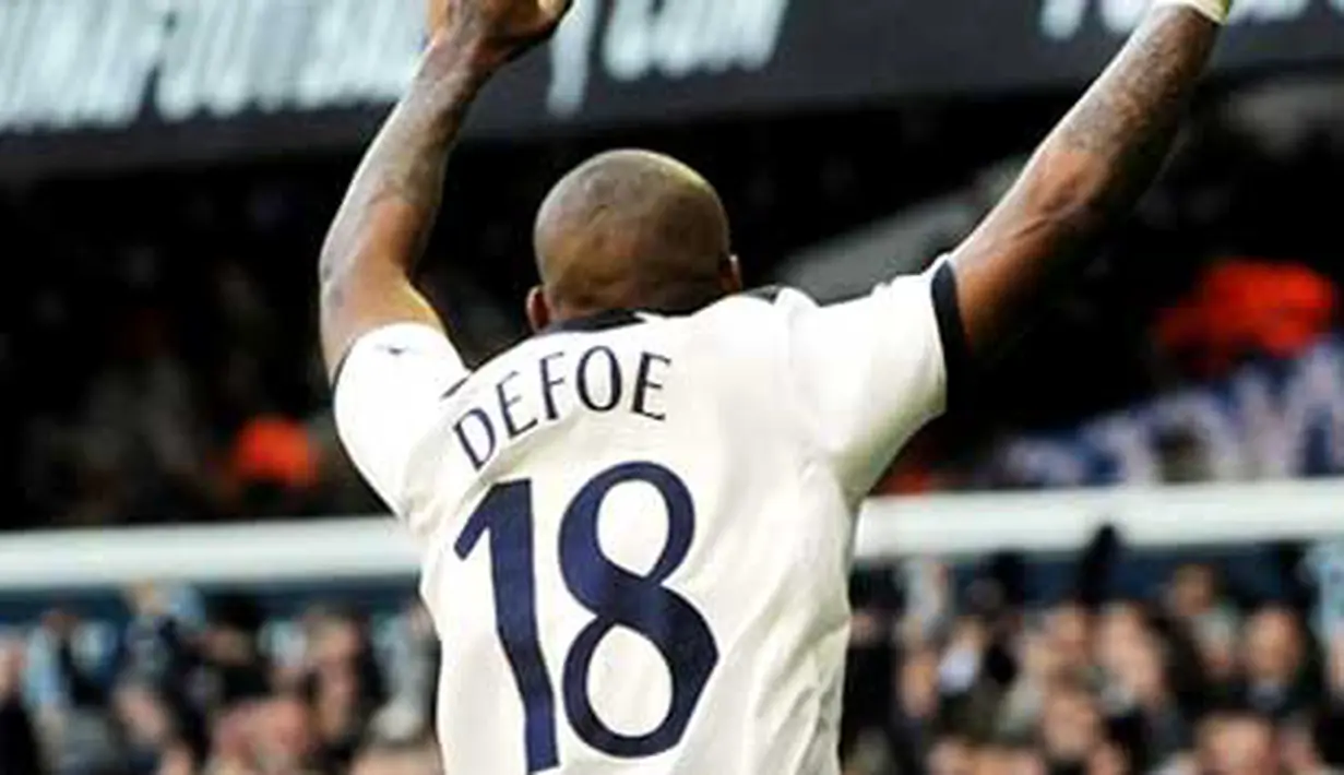 Selebrasi gol striker Tottenham Hotspur Jermain Defoe ke gawang Charlton Athletic di laga putaran ketiga FA Cup di White Hart Lane, 9 Januari 2011. AFP PHOTO / BEN STANSALL