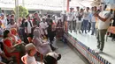 Ridwan Kamil berkampanye sambil mendatangi warga RT 007/RW 01, Pengadegan, Kec. Pancoran. (Liputan6.com/Herman Zakharia)