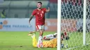 <p>Pemain Timnas Indonesia, Stefano Lilipaly tampak kecewa usai gagal mencetak gol ke gawang Bangladesh pada laga uji coba FIFA Matchday antara Timnas Indonesia menghadapi Bangladesh di Stadion Si Jalak Harupat, Bandung, Rabu (1/6/2022) malam WIB. (Bola.com/M. Iqbal Ichsan)</p>