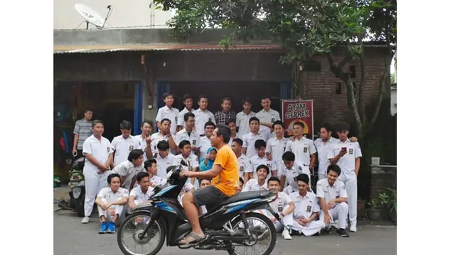 6 Potret Gagal Foto Karena Motor Lewat Ini Bikin Ngakak