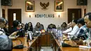 Suasana pengumuman 24 calon anggota Kompolnas yang lolos seleksi berikutnya, di Gedung Kompolnas, Jakarta, Rabu (30/3). 24 calon anggota Kompolnas itu terdiri dari 11 pakar kepolisian dan 13 dari tokoh masyarakat. (Liputan6.com/Yoppy Renato)
