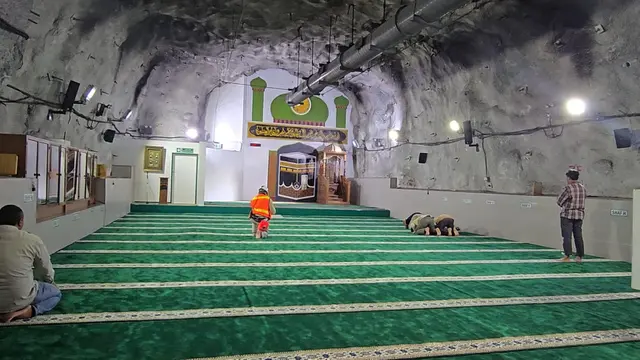 Masjid di Tambang Bawah Tanah DMLZ milik PT Freeport Indonesia di Mimika, Papua. Foto: Nurmayanti/Liputan6.com