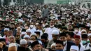 <p>Umat Islam bersiap melaksanakan sholat Id 1 Syawal 1443 Hijriah hingga memenuhi Stadion Jakarta Internasional Stadium, Senin (2/5/2022). Pemerintah Indonesia menetapkan Hari Raya Idul Fitri 1443 Hijriah jatuh pada tanggal 2 Mei 2022. (Liputan6.com/Johan Tallo)</p>