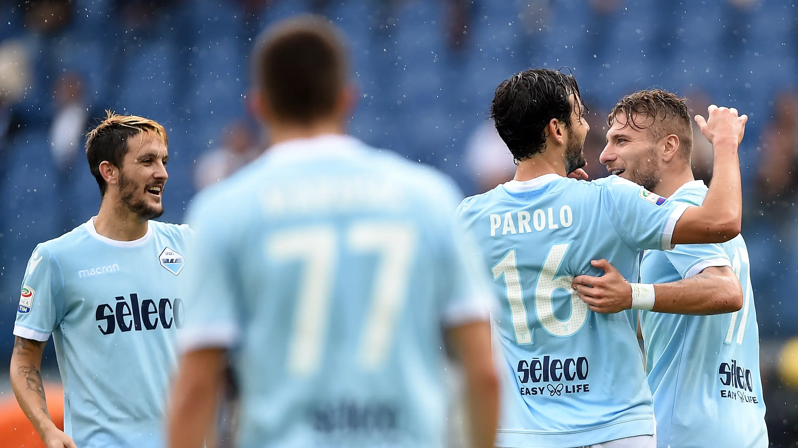Tifosi Lazio dalam sorotan karena teror kepada wasit Pietro Giacomelli (AFP/Filippo Monteforte)