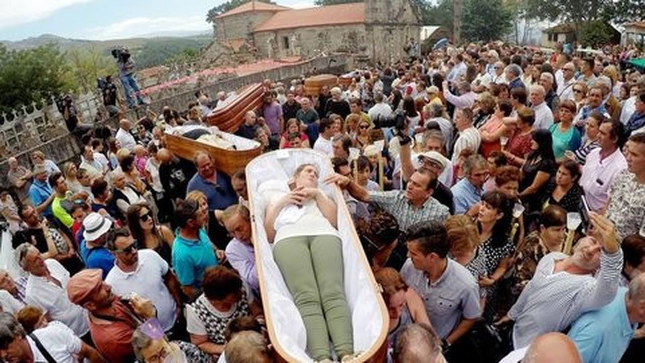La Fiesta de Santa Marta de Ribarteme - Spanyol