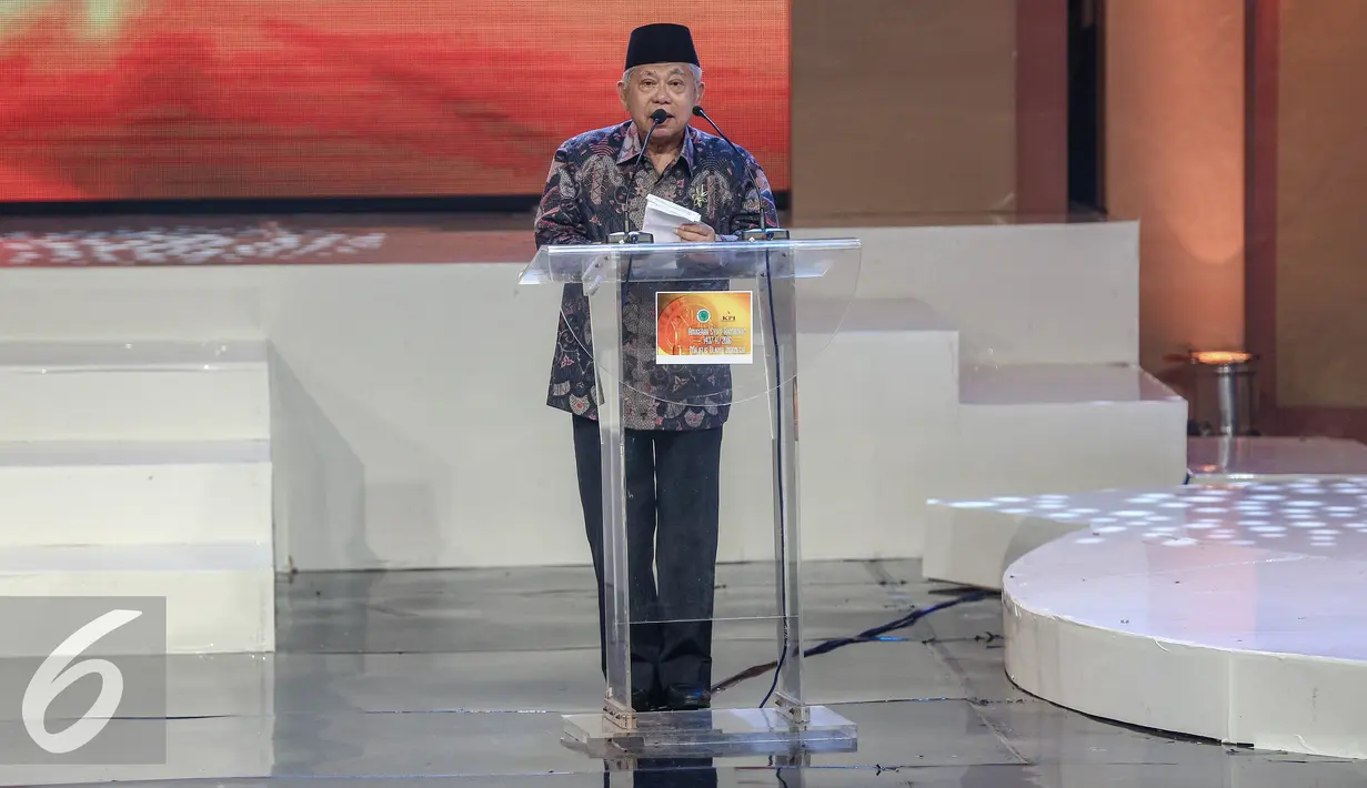 Ketua MUI, KH Ma`ruf Amin memberikan paparan pada malam Anugerah Syiar Ramadhan di Jakarta, Sabtu (13/8). ASR memberikan penghargaan kepada stasiun televisi yang memuat siaran dakwah terbaik selama Ramadan 1437 H. (Liputan6.com/Faizal Fanani)