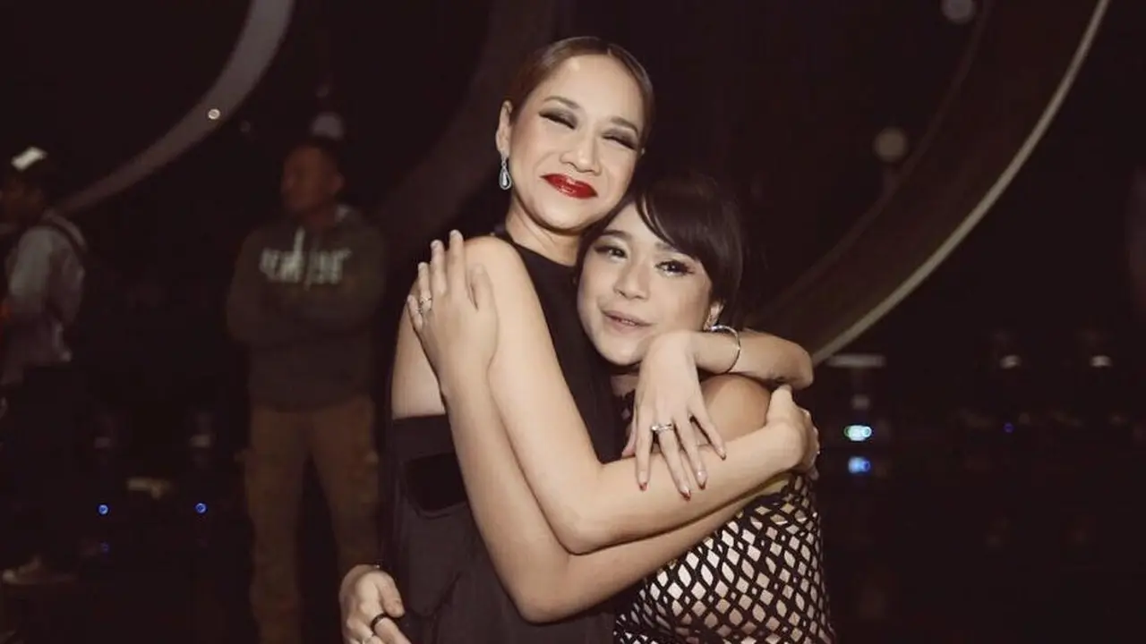 [Bintang] BCL Cover Single Bianca Jodie dan Arsy Widianto, Dengan Caraku