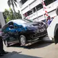 Mulai besok, masyarakat yang terkena derek karena parkir sembarangan bisa membayar denda parkir melalui ATM dengan denda derek Rp. 500.000, Jakarta, (1/9/14). (Liputan6.com/Faizal Fanani)