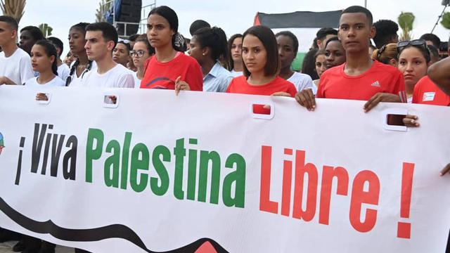 Ribuan orang berunjuk rasa di Havana pada Selasa untuk mendukung warga Palestina dan menuntut pengakhiran agresi Israel, dalam sebuah aksi yang dipelopori oleh Presiden Kuba Miguel Diaz-Canel. (Foto: X @DiazCanelB)
