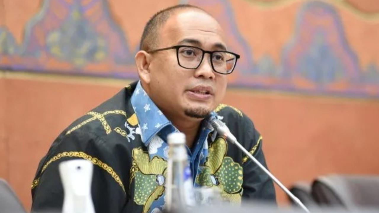 VIDEO: Meledak Emosi Andre Rosiade di Rapat Kerja DPR "Leher Konglomerat Bisa Kita Patahin!"
