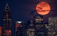 FOTO: Gerhana Bulan Total Hiasi Langit Dunia dengan Fenomena Bulan Darah