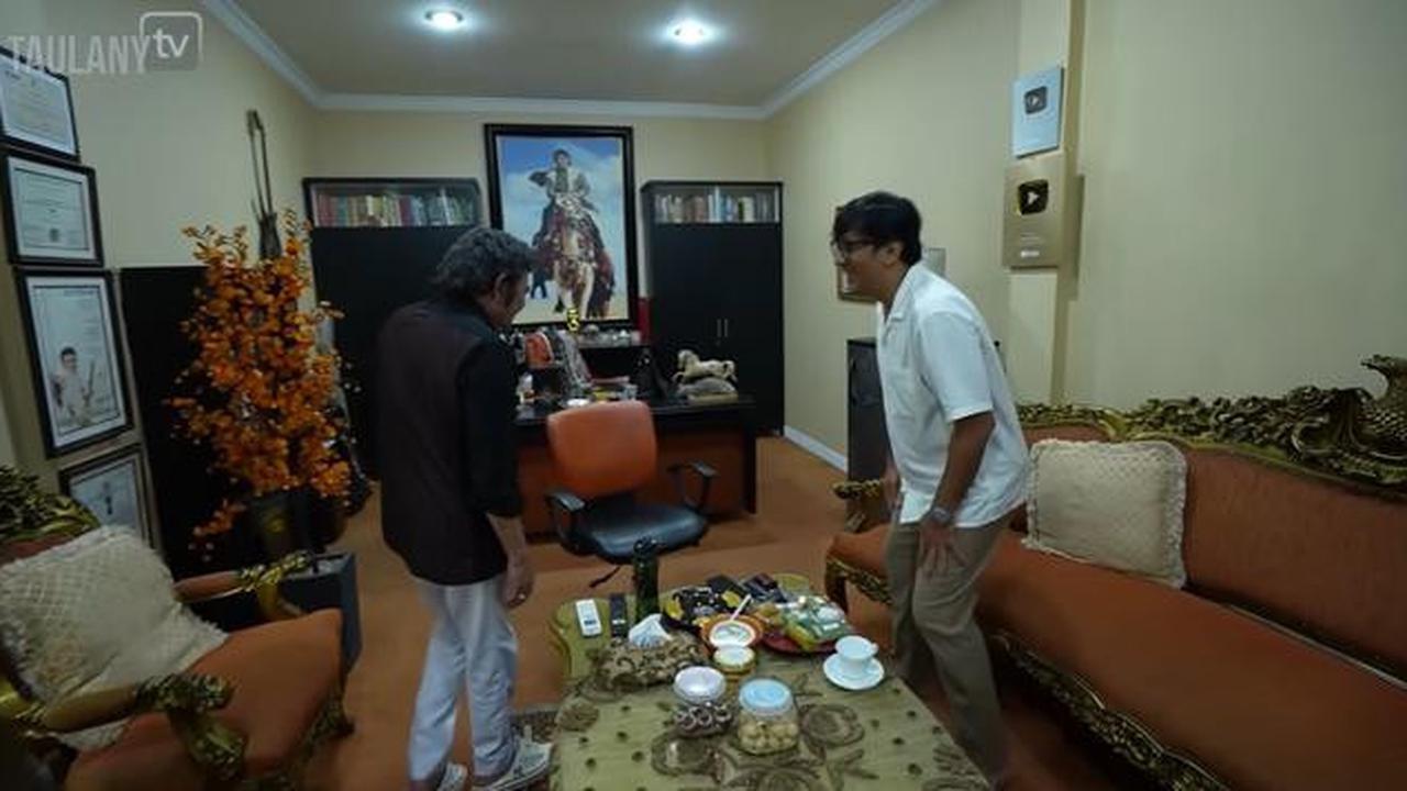5 Potret Ruang Tamu Rhoma Irama, Interior Klasik Mewah dengan Ukiran Emas