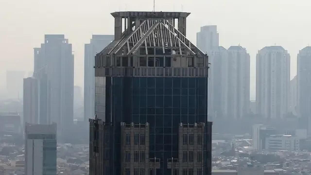 Sejumlah wilayah di DKI Jakarta akhirnya diguyur hujan pada Minggu (27/8). Melansir dari akun Instagram @jktinfo kawasan Stasiun Tebet dan sekitarnya bahkan terpantau hujan deras.&nbsp;