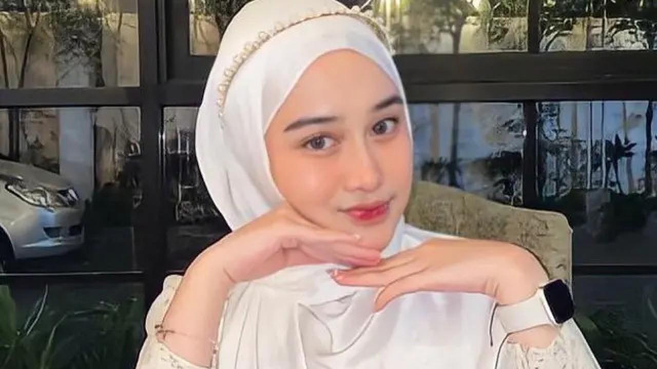 Inspirasi Model Hijab Khansa Mariska yang Modis dan Tetap Santun