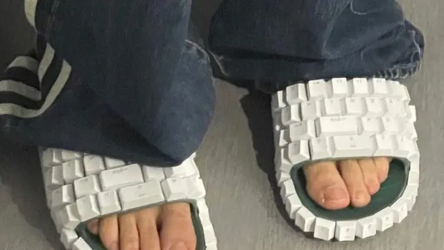 Viral Seniman Indonesia Bikin Bra dari Keyboard Bekas, Laris Sampai ke Luar Negeri