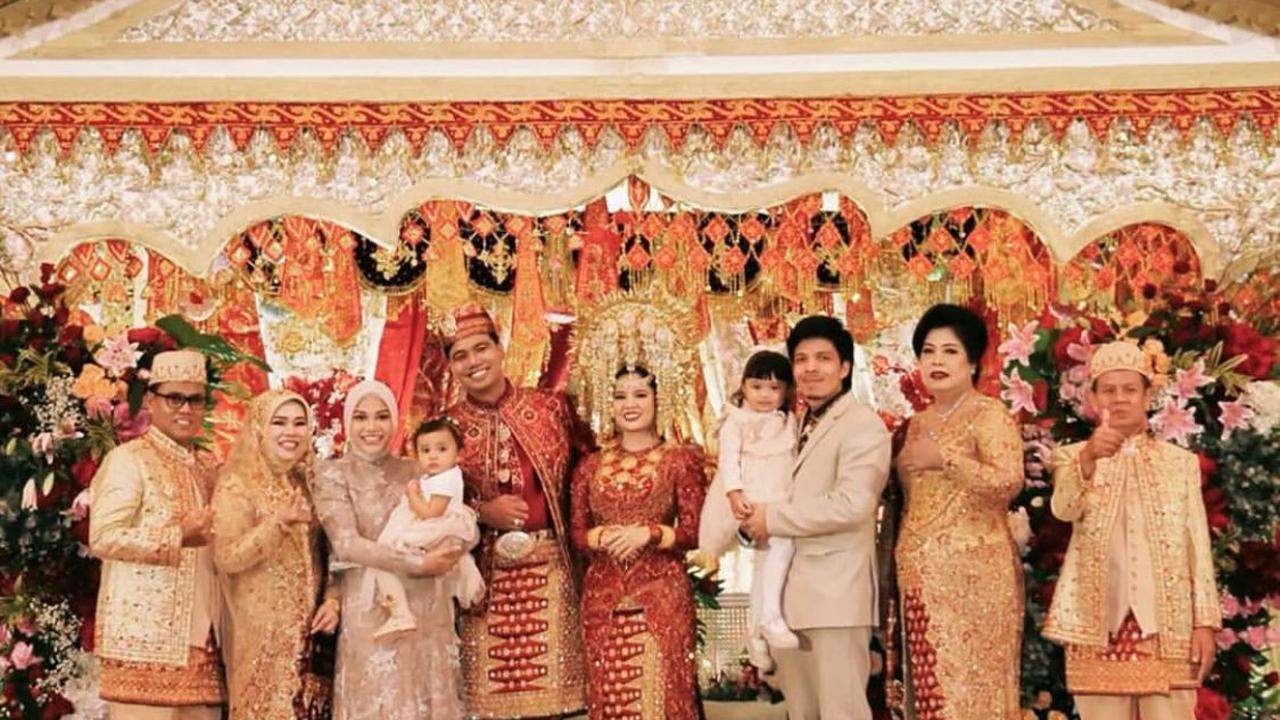 7 Potret Atta dan Aurel di Pernikahan Frans Faisal, Doa Spesial untuk Pengantin Jadi Sorotan