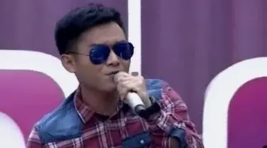 Frans D'Academy membawakan lagu Makhluk Cantik dalam acara inBox SCTV (14/01/2015).