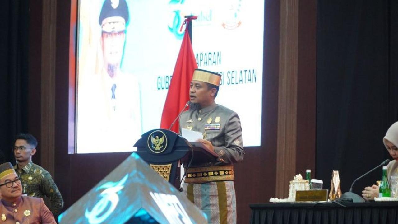 Gubernur Sulsel Serahkan Bantuan Kapal Nelayan Sulsel 15 GT, Tingkatkan Produktivitas di Bone