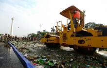Pemusnahan 11.321 botol miras ilegal di Monas
