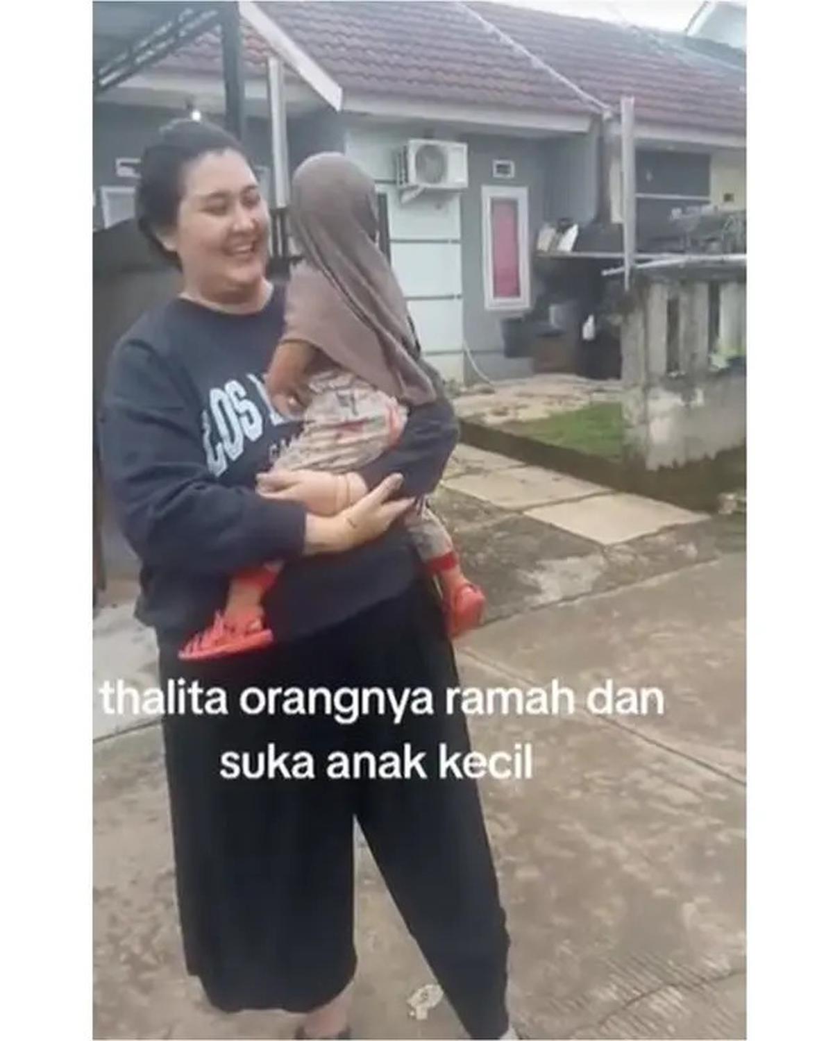 Tak Disangka, Wanita Ini Bertetangga dengan Talitha Curtis dan Ungkap Keramahannya