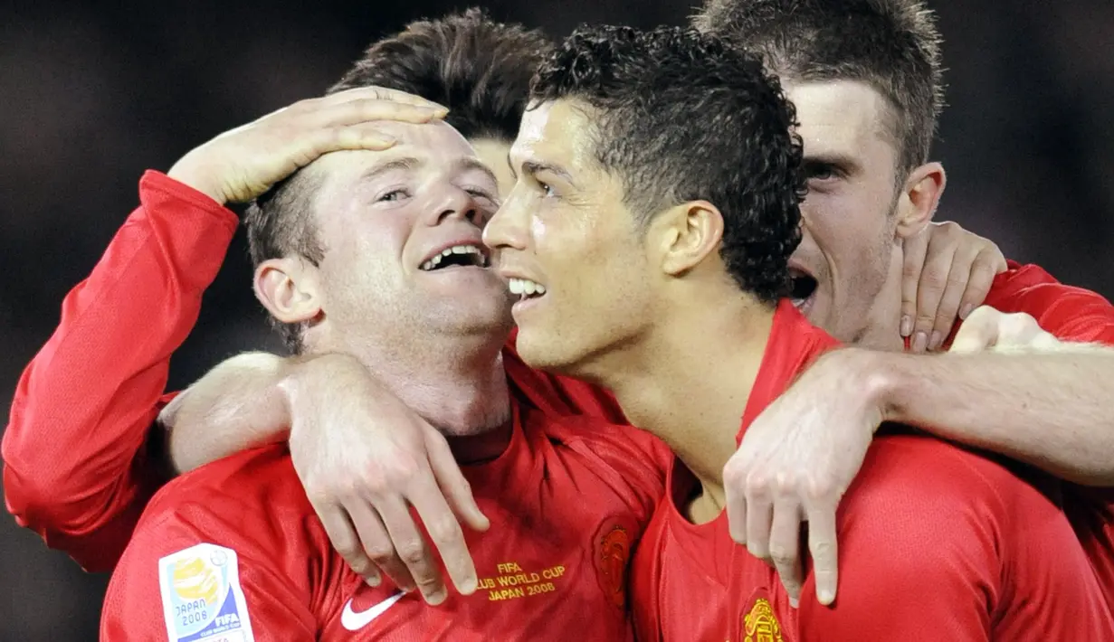Duet Cristiano Ronaldo dan Wayne Rooney merupakan salah satu pasangan tersukses yang dimiliki oleh Manchester United. Pencapaian terbaik mereka ketika musim 2007/2008 karena berhasil menyabet gelar Liga Inggris sekaligus Liga Champions. (Foto: AFP/Yoshikazu Tsuno)