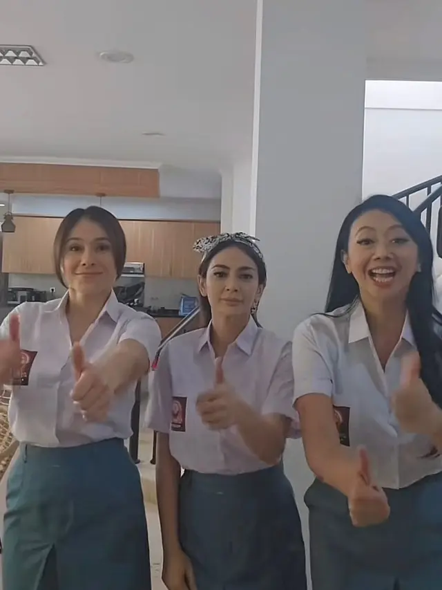 Wulan Guritno, Masayu Anastasia, dan Asri Welas Tampil Muda dengan Seragam SMA (TikTok/@wulanguritno81)